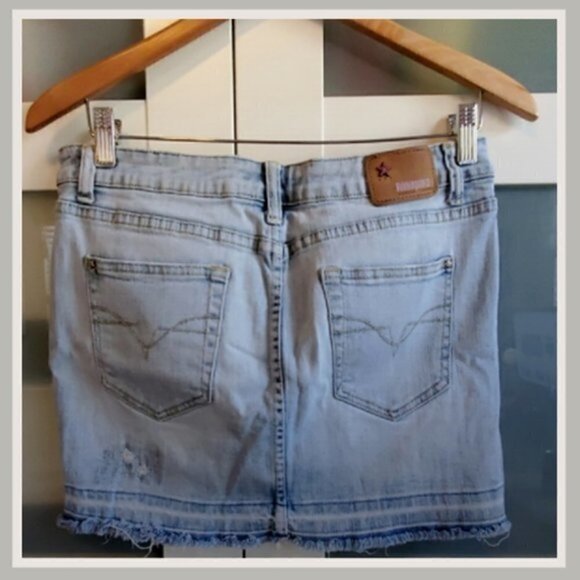 💥 Bubblegum Distressed Mini Jean Skirt – Size 7/9 💥 - Picture 3 of 4
